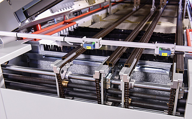 Dual lane reflow oven with independent speed control