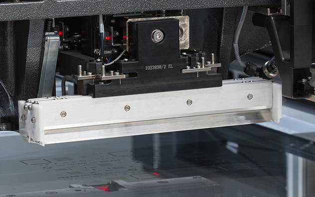 Quick release squeegee for MPM stencil printer